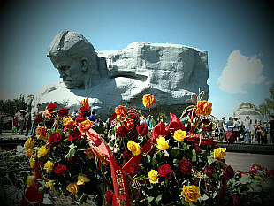 giant bust of partisan in Brest Fortress
