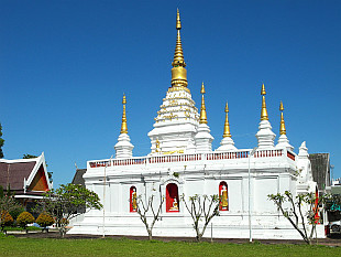 temple Wat Chet Yot