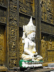 inside buddhist Gangaramya Temple