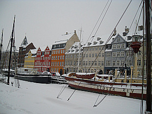ships and houses at Nyhavn
