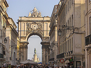 view from Rua Augusta to the Arch and José I statue