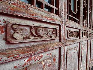 wood carvings detail